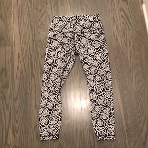 Lululemon cropped black and white leggings
